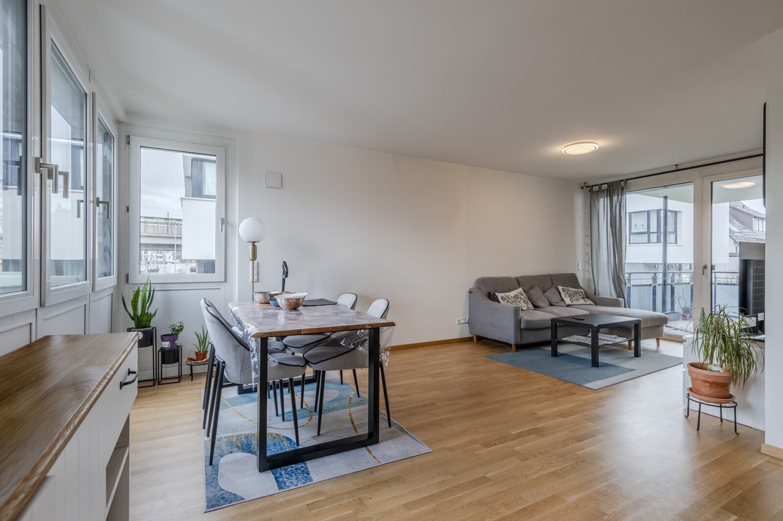 Neuwertige, moderne 4-Zimmer-Wohnung mit Südwestbalkon - Provisionsfrei!
