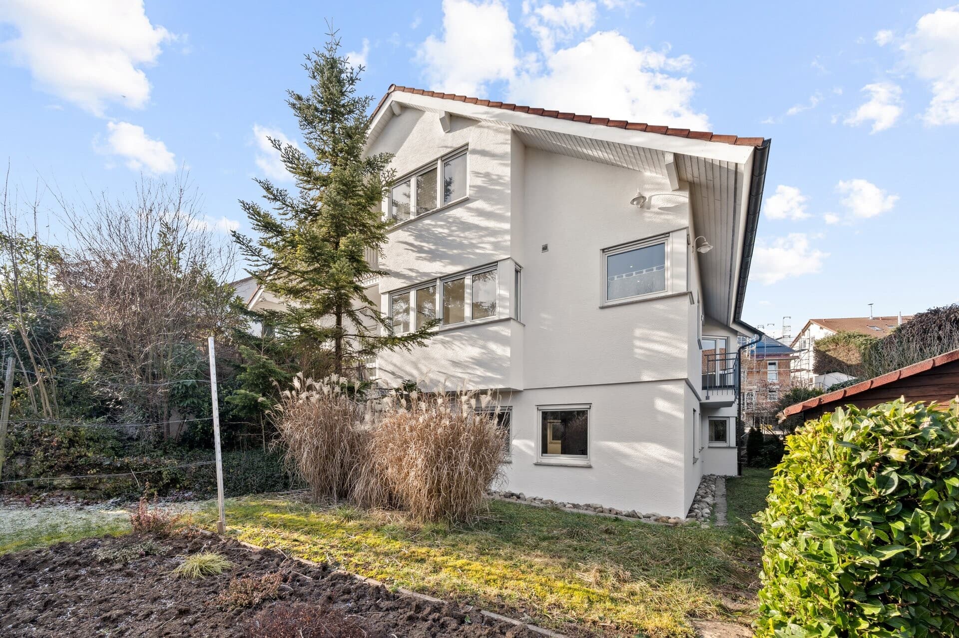 Großzügiges Zweifamilienhaus