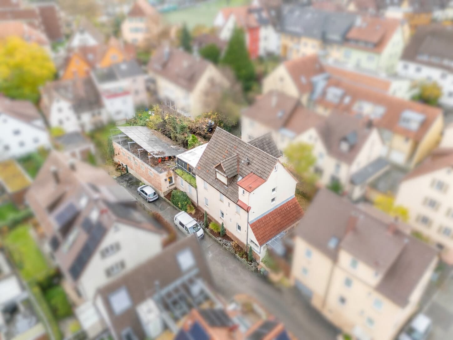 3-Familienhaus mit Gewerbehalle –  großes Entwicklungspotenzial