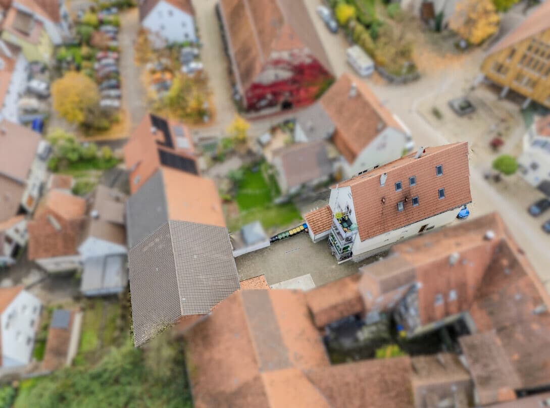 Selbst nutzen und Mieteinnahmen sichern: 5-Familienhaus mit Scheune
