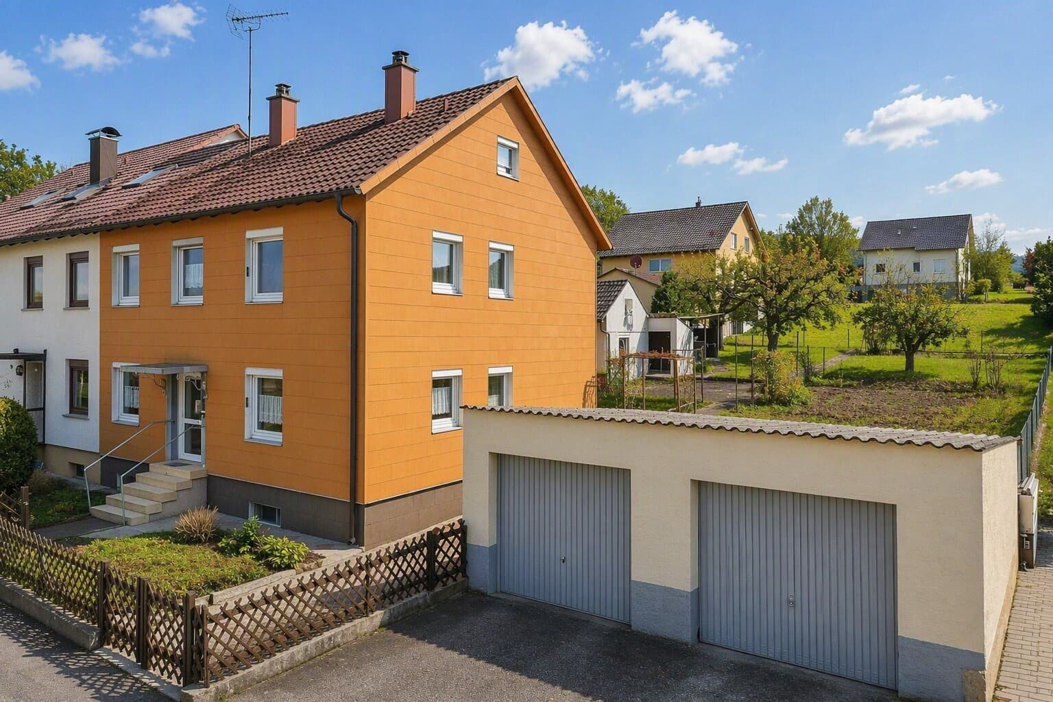 Freiraum für die ganze Familie – Zweifamilienhaus mit großem Grundstück in ruhiger, naturnaher Ortsrandlage