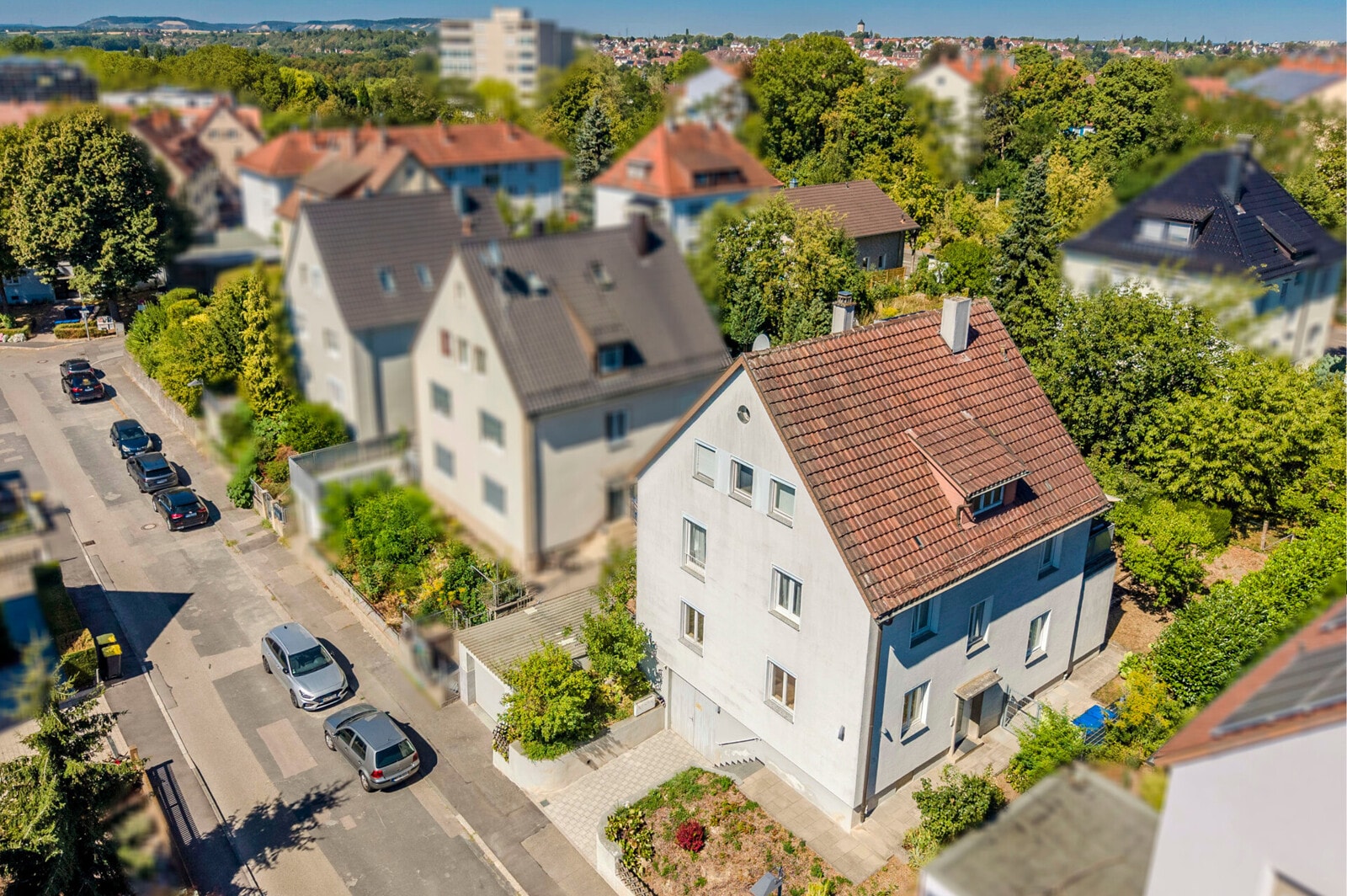 Einziehen und/oder Vermieten? 3-Familienhaus mit freier EG-Wohnung und Entwicklungspotenzial
