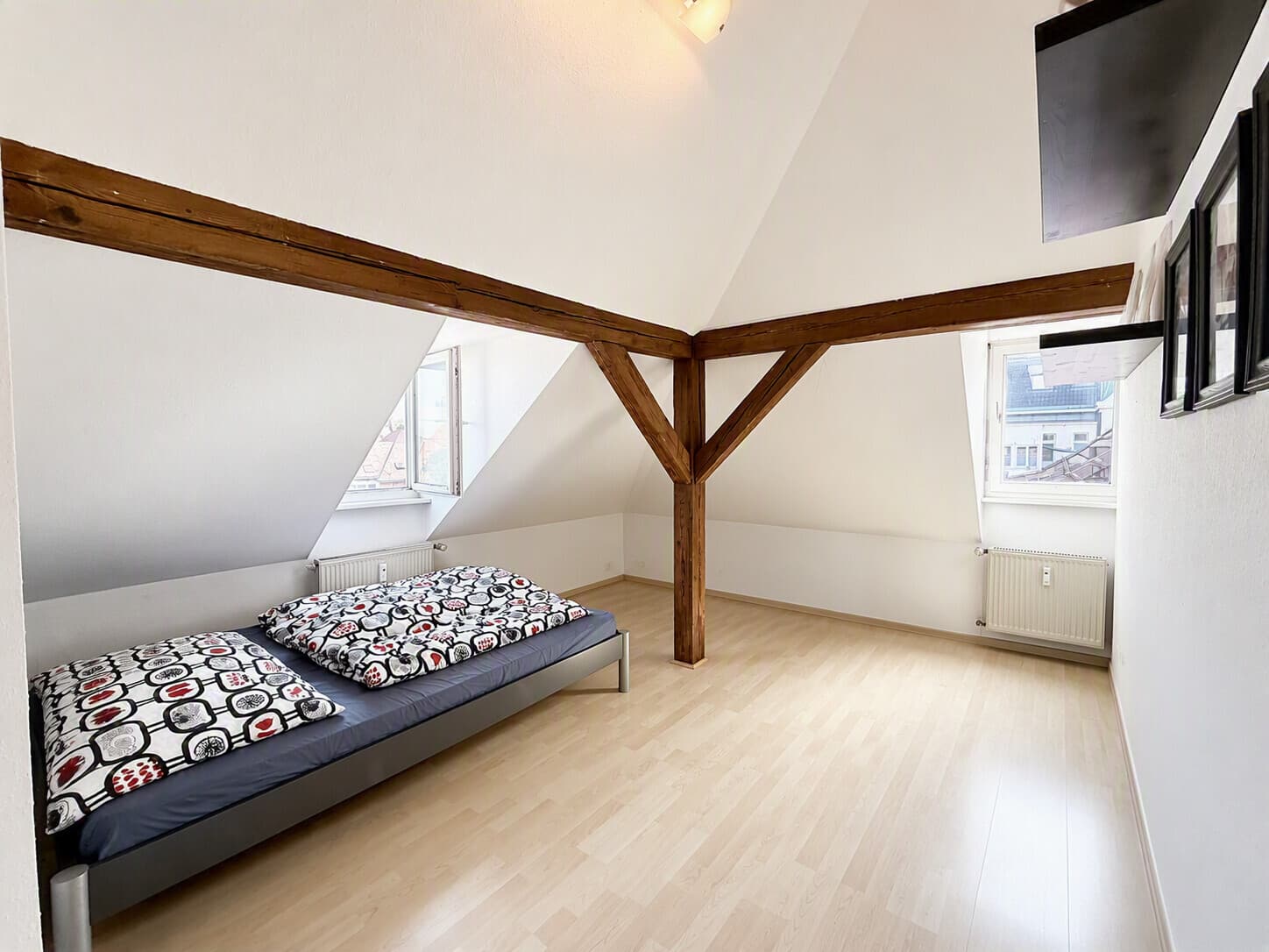 Charmante 3-Zimmer-Dachgeschosswohnung mit hohen Decken