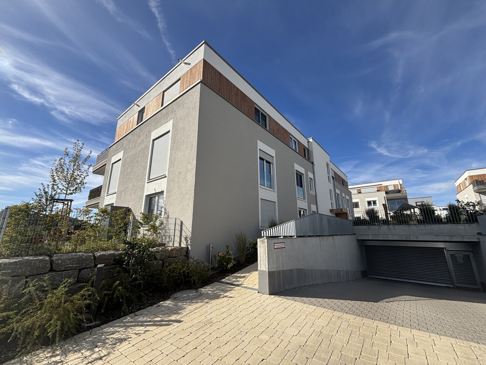 Modernes Wohnen trifft großzügige Südwest-Dachterrasse