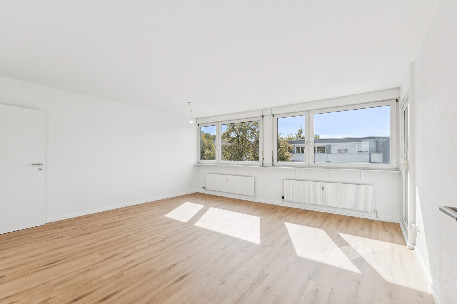 Der Schlüssel zum Familienglück - Frisch modernisierte 4-Zimmer-Wohnung, sofort bezugsfrei