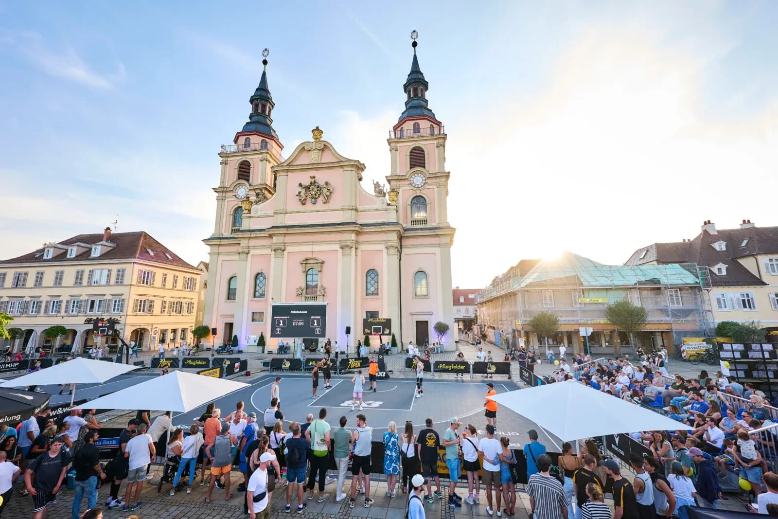 Basketballspiel auf dem Ludwigsburger Marktplatz bei den 3x3 Marktplatz Open