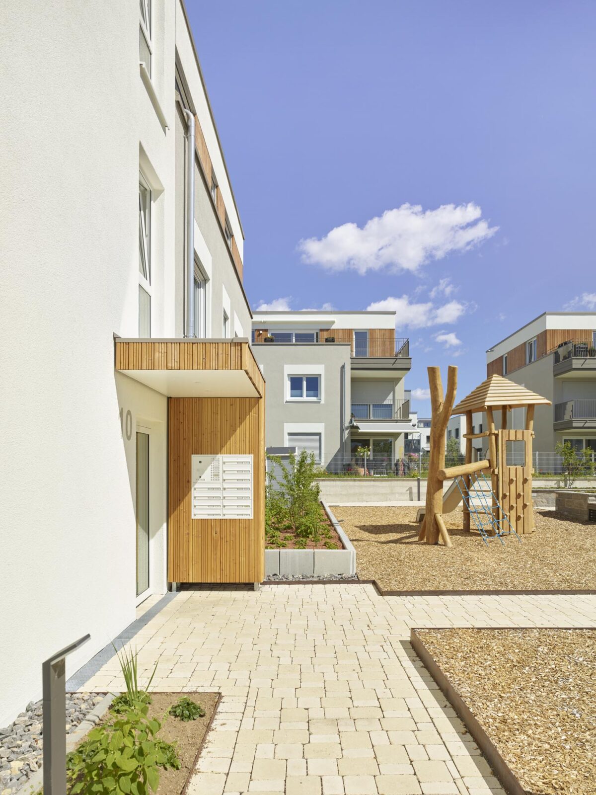 Pure West | S: Perspektive auf Hauseingang Nr. 10 - 